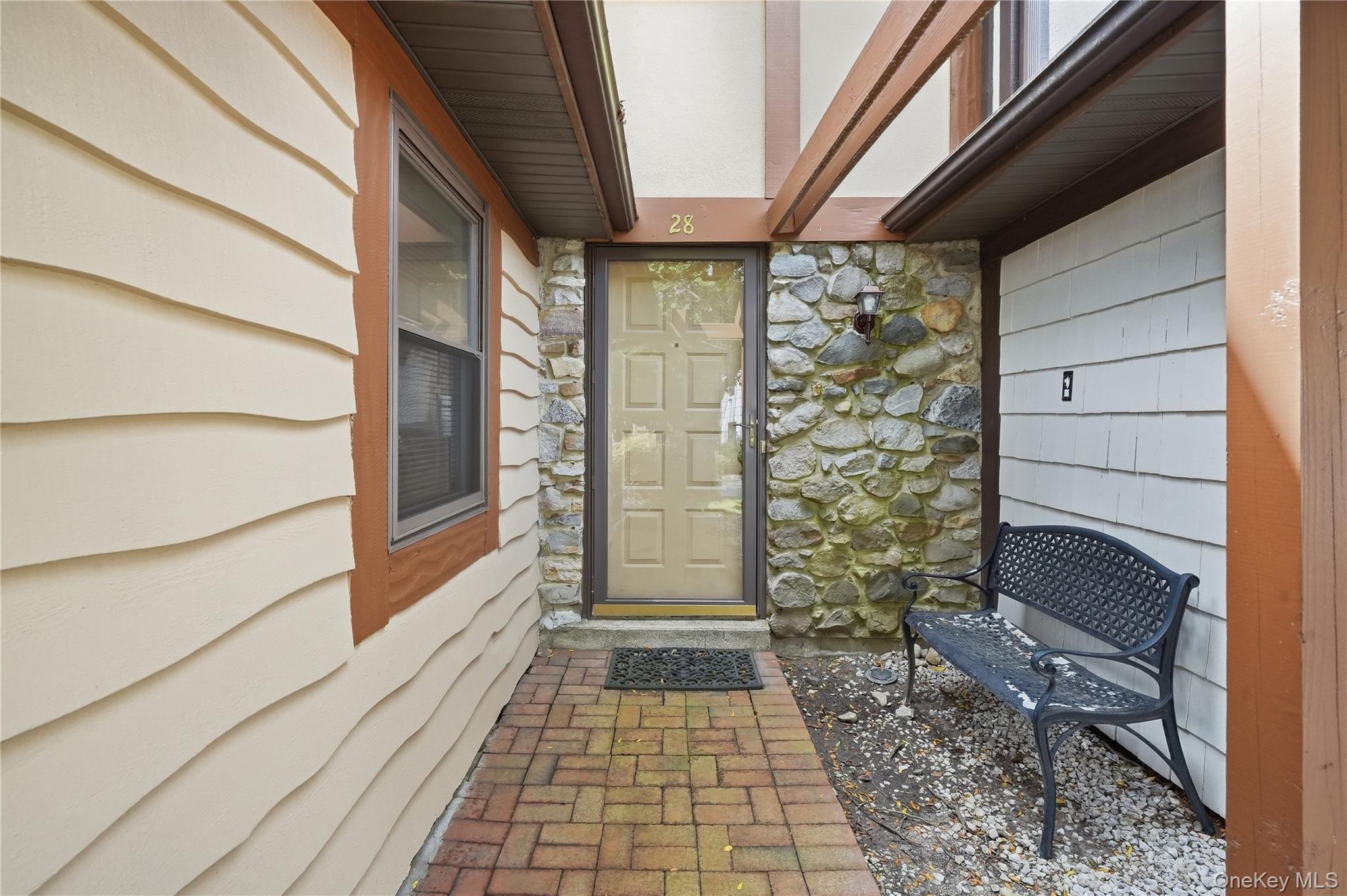 28 Hampton Court – For Rent photo 4