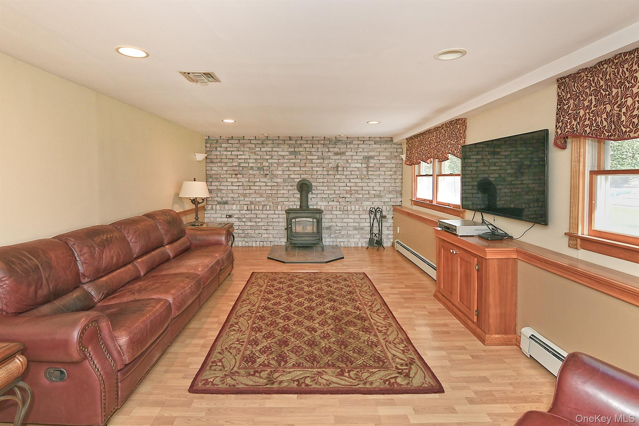 19 Court Drive – For Sale photo 13