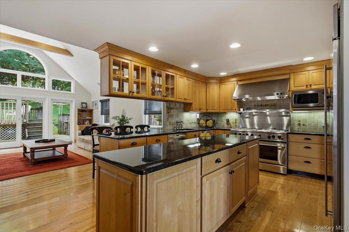 3494 Overlook Avenue – For Sale photo 2