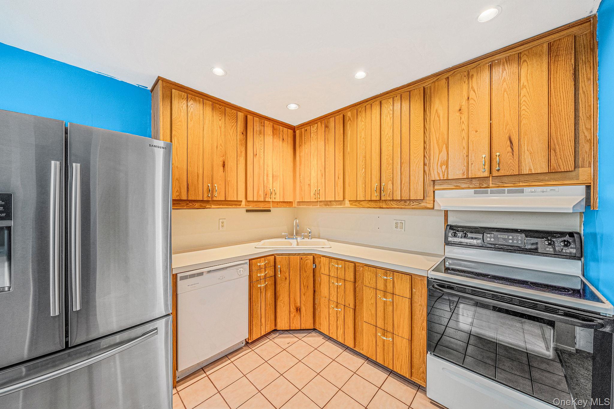 10 Smithtown Boulevard, Unit 3B photo 7