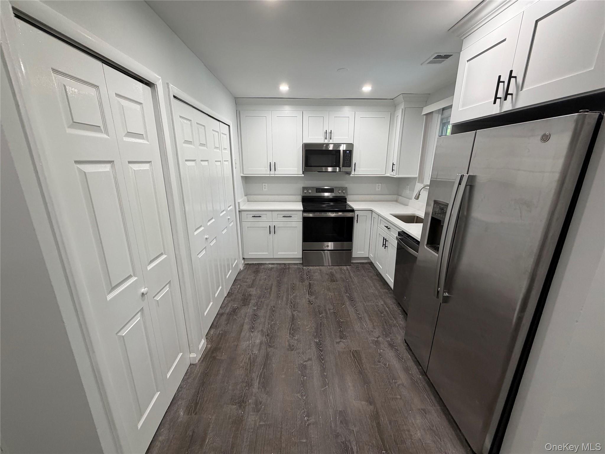 232 Springmeadow Drive, Unit G photo 6