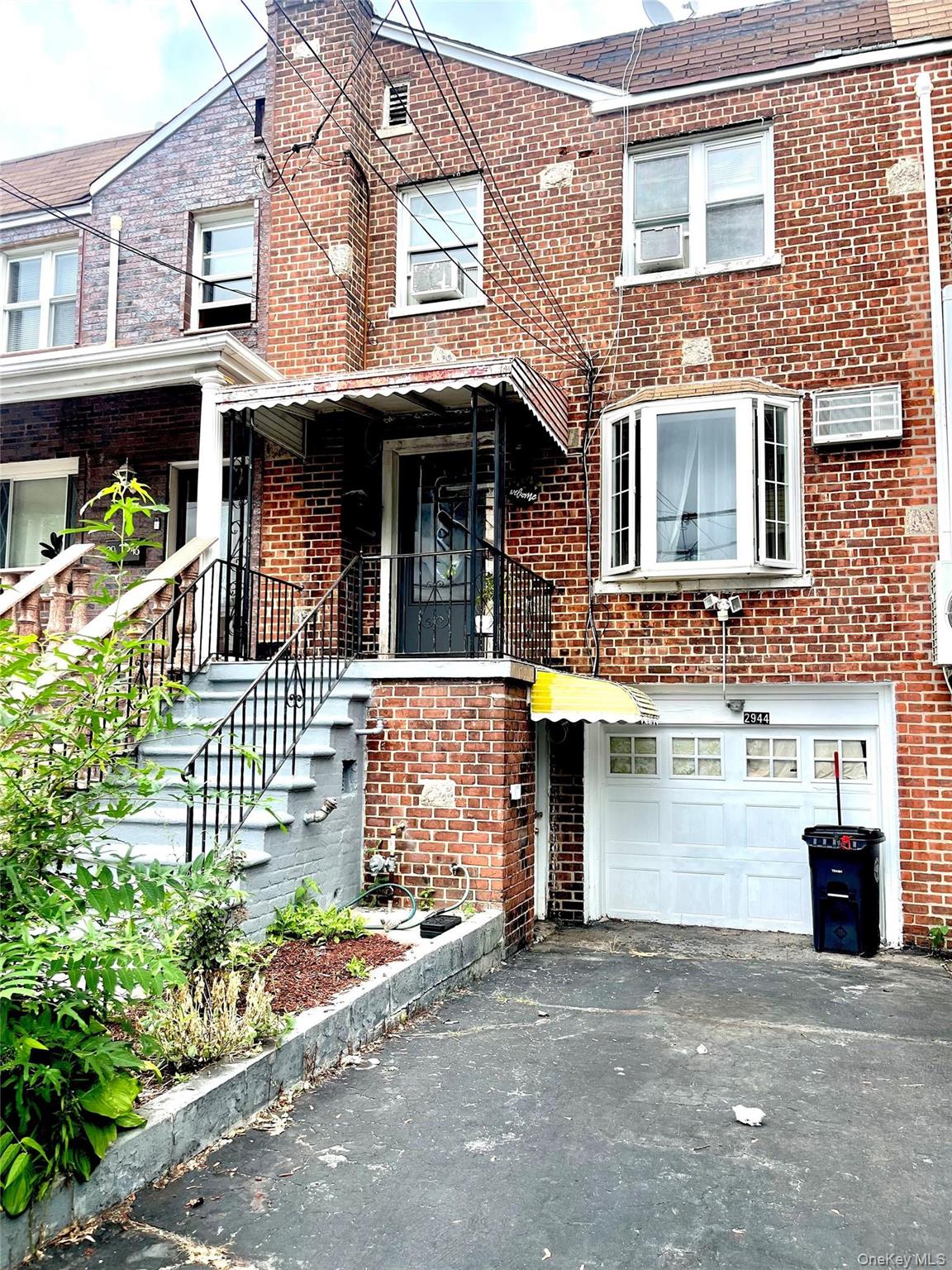 2944 Lurting Avenue – For Sale