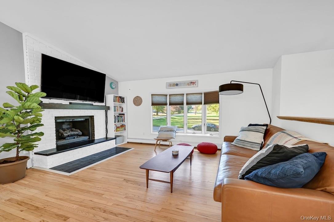 2 Caroline Drive W – For Rent photo 3