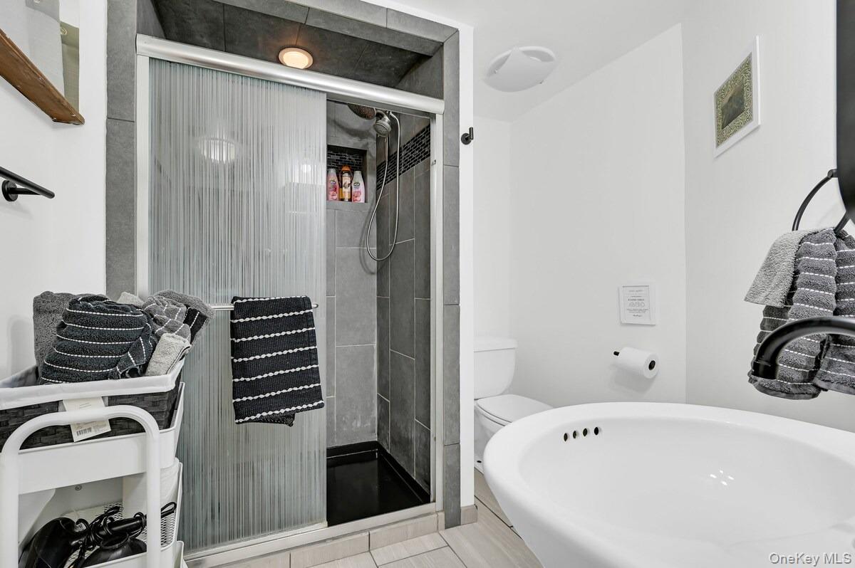 2 Caroline Drive W – For Rent photo 25