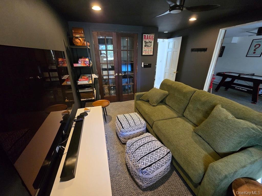 2 Caroline Drive W – For Rent photo 27
