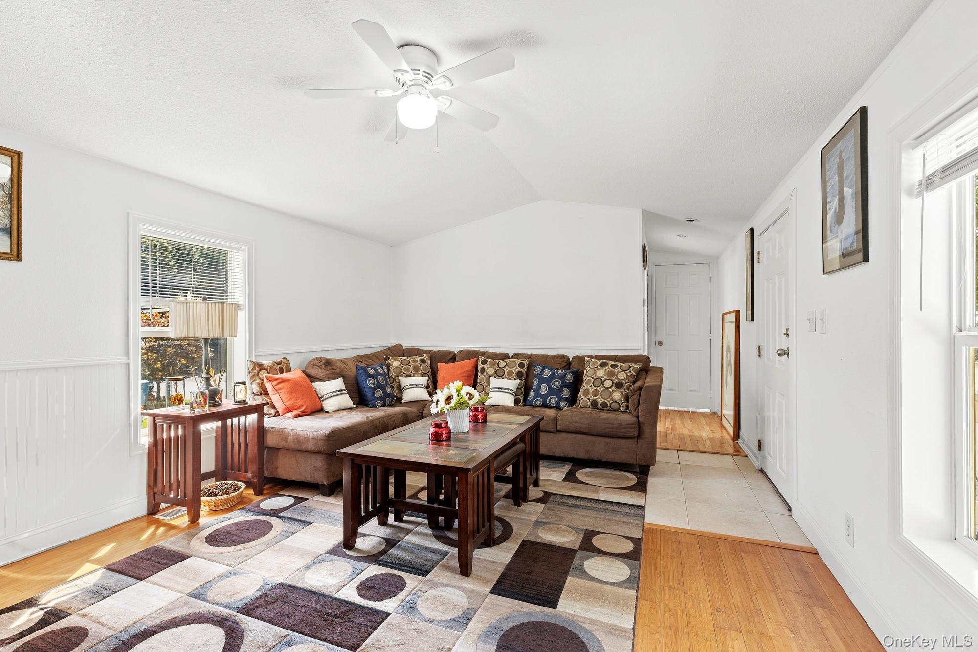 105 Oakview Hwy – For Sale