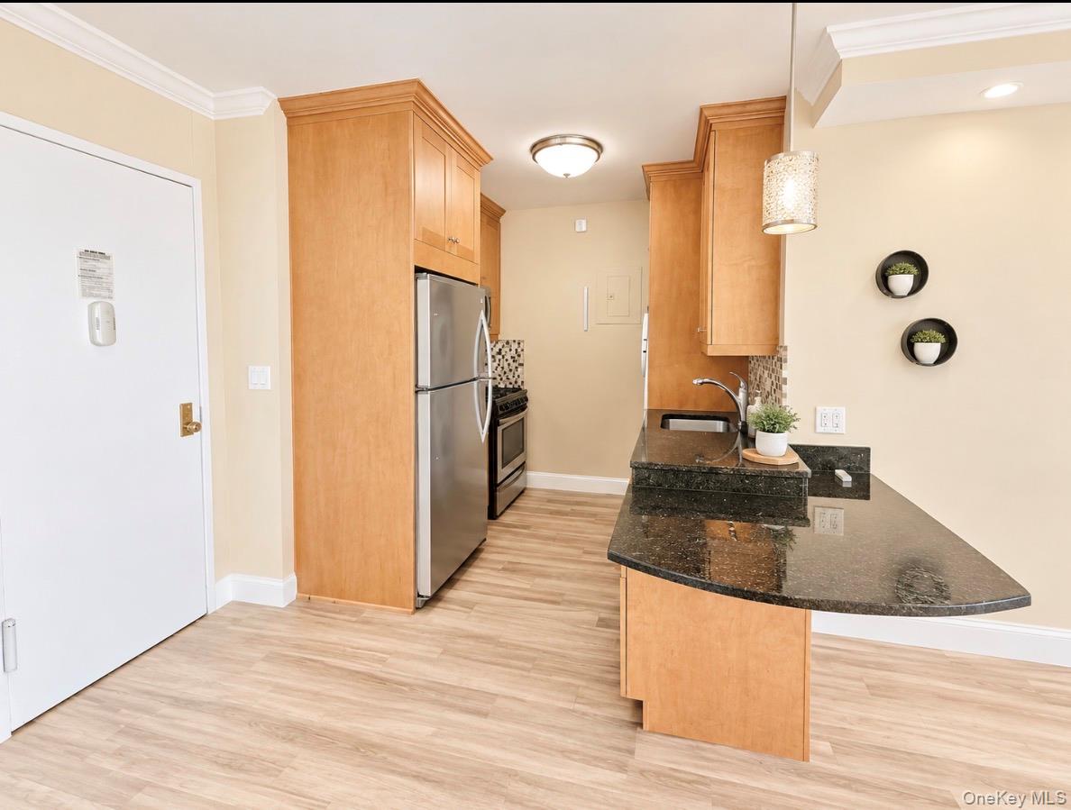 27110 Grand Central Parkway, Unit 30C photo 8
