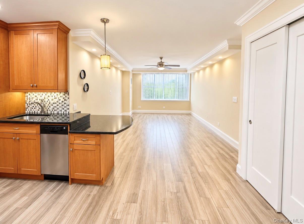 27110 Grand Central Parkway, Unit 30C photo 5