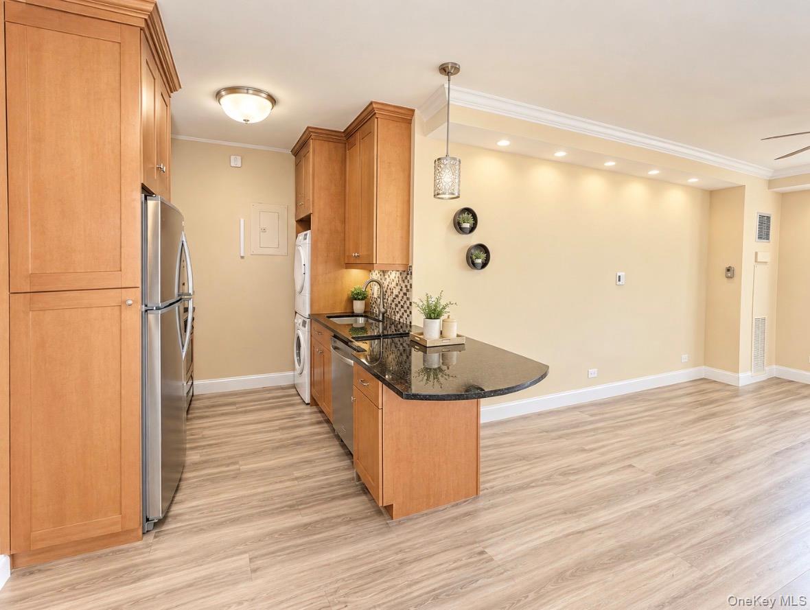 27110 Grand Central Parkway, Unit 30C photo 6