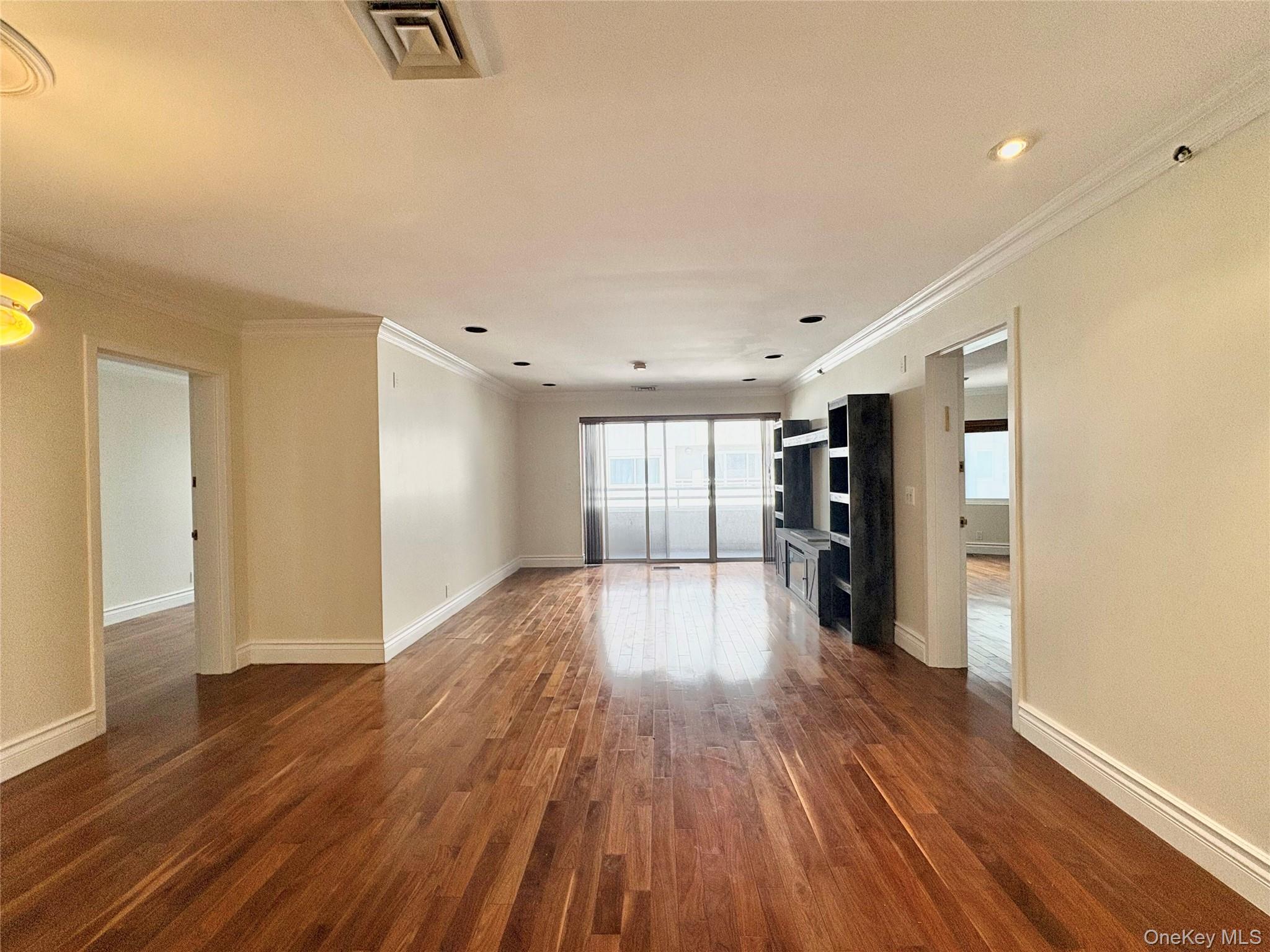 100 Cuttermill Road, Unit 3h