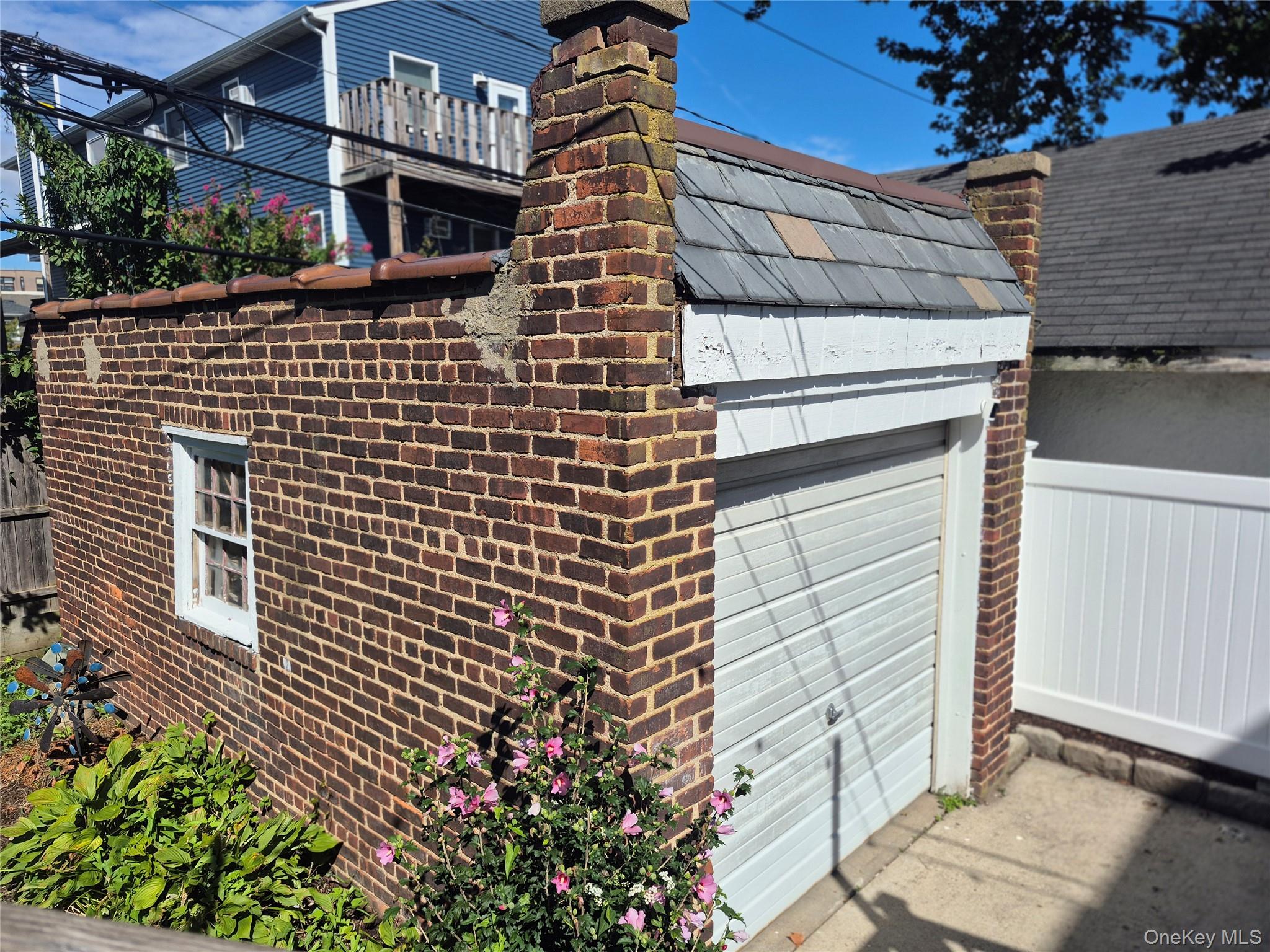 327 E Pine Street – For Sale photo 15