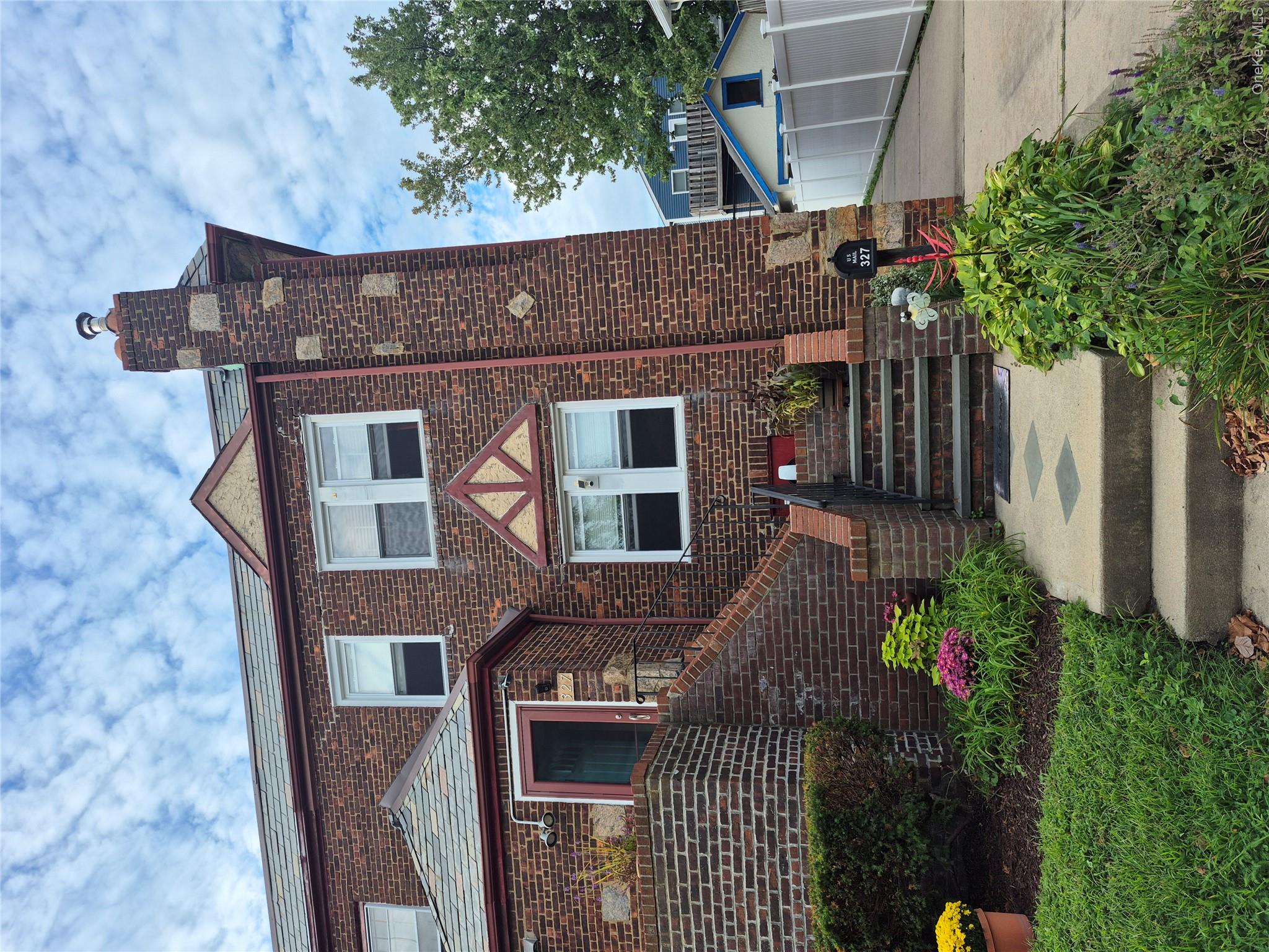 327 E Pine Street – For Sale photo 2