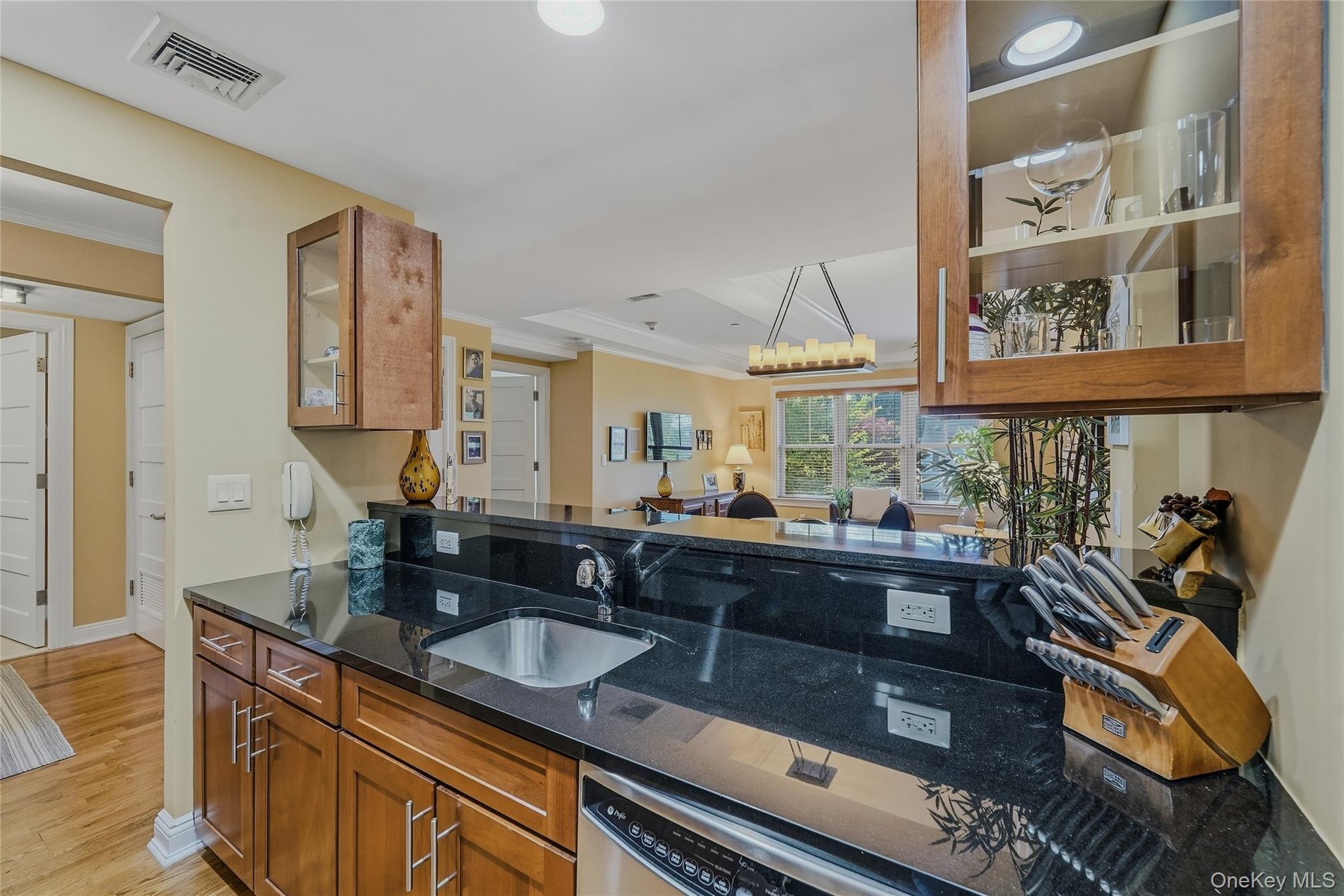 225 Stanley Avenue, Unit 107 photo 6