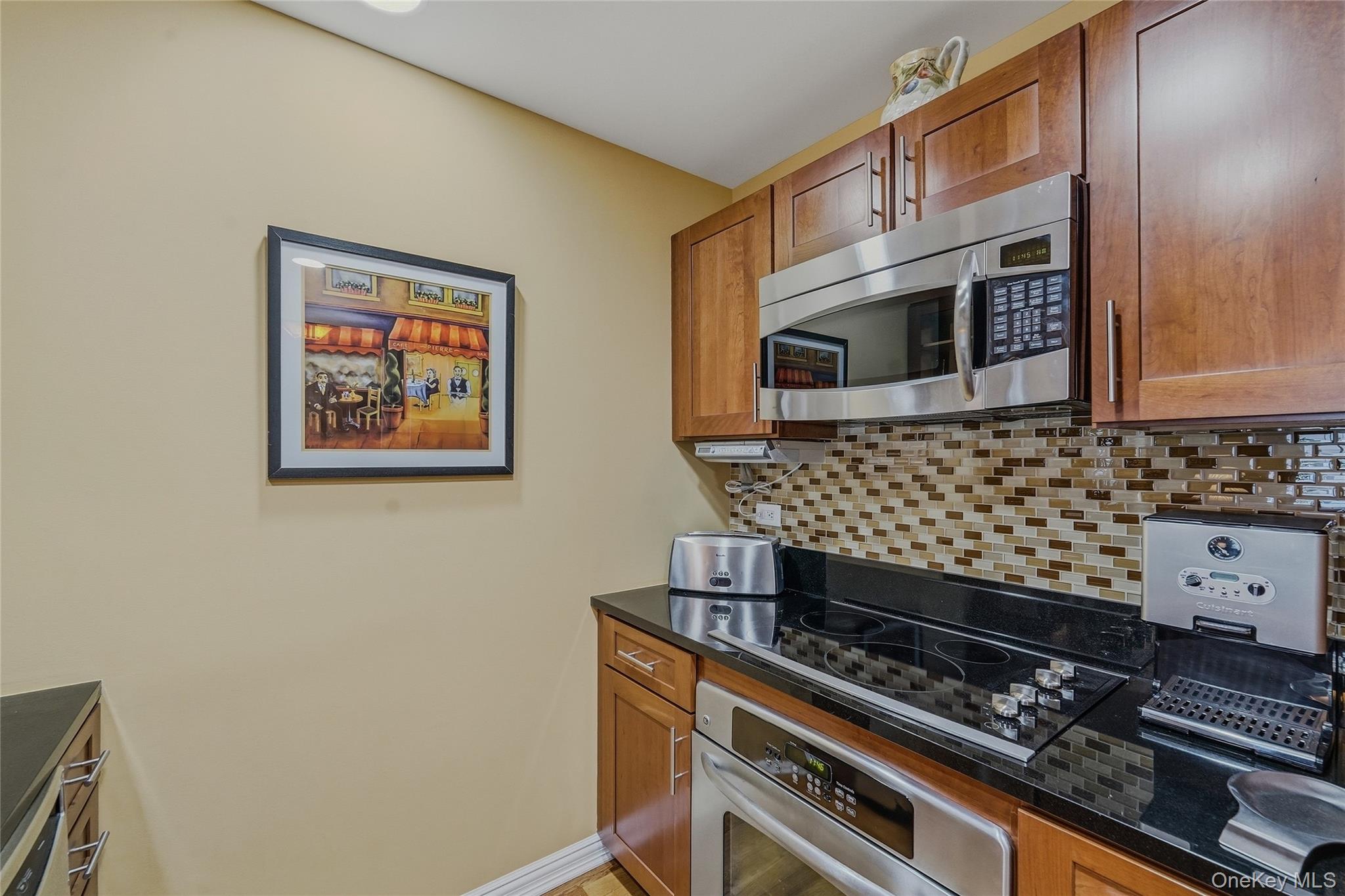 225 Stanley Avenue, Unit 107 photo 10