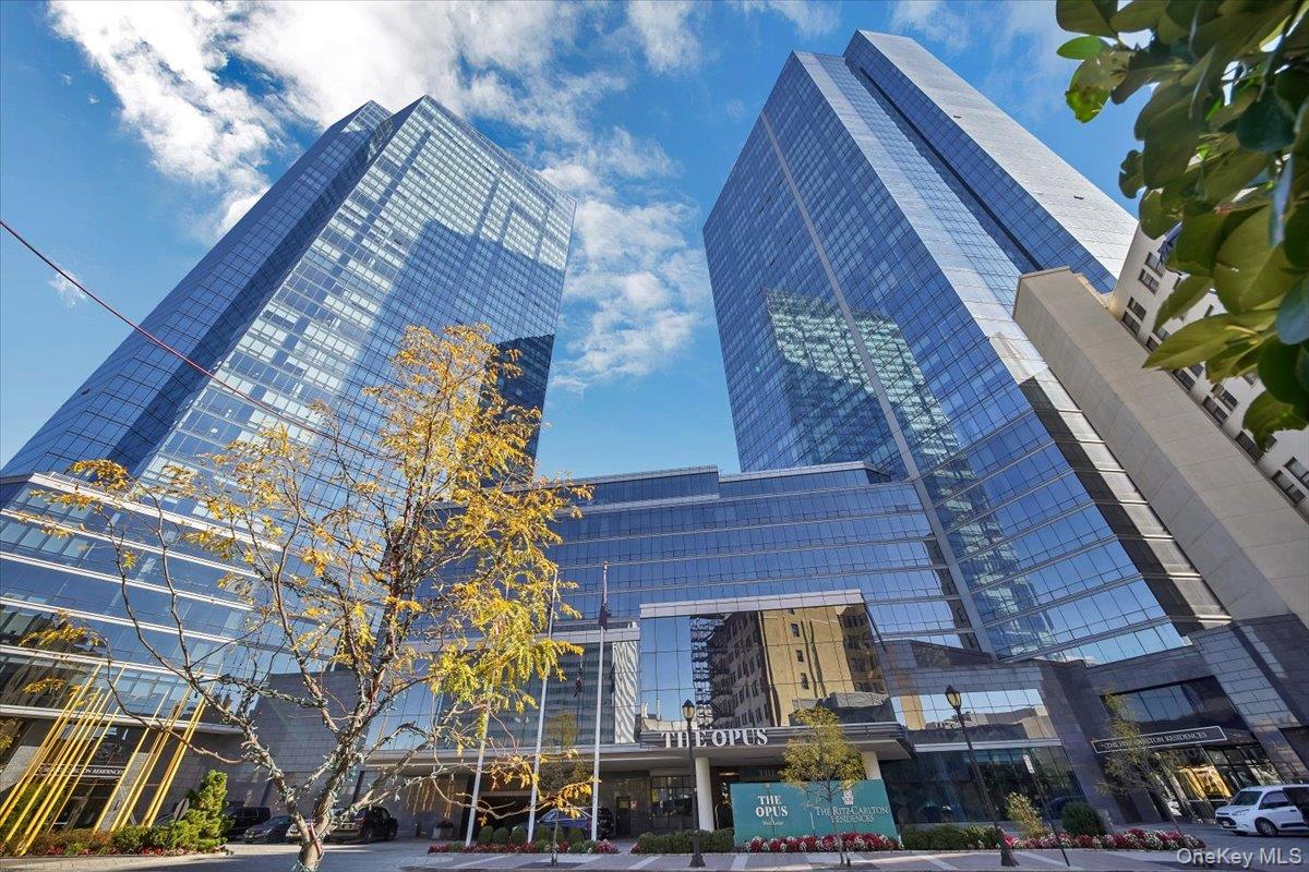 1 Renaissance Square, Unit V6G