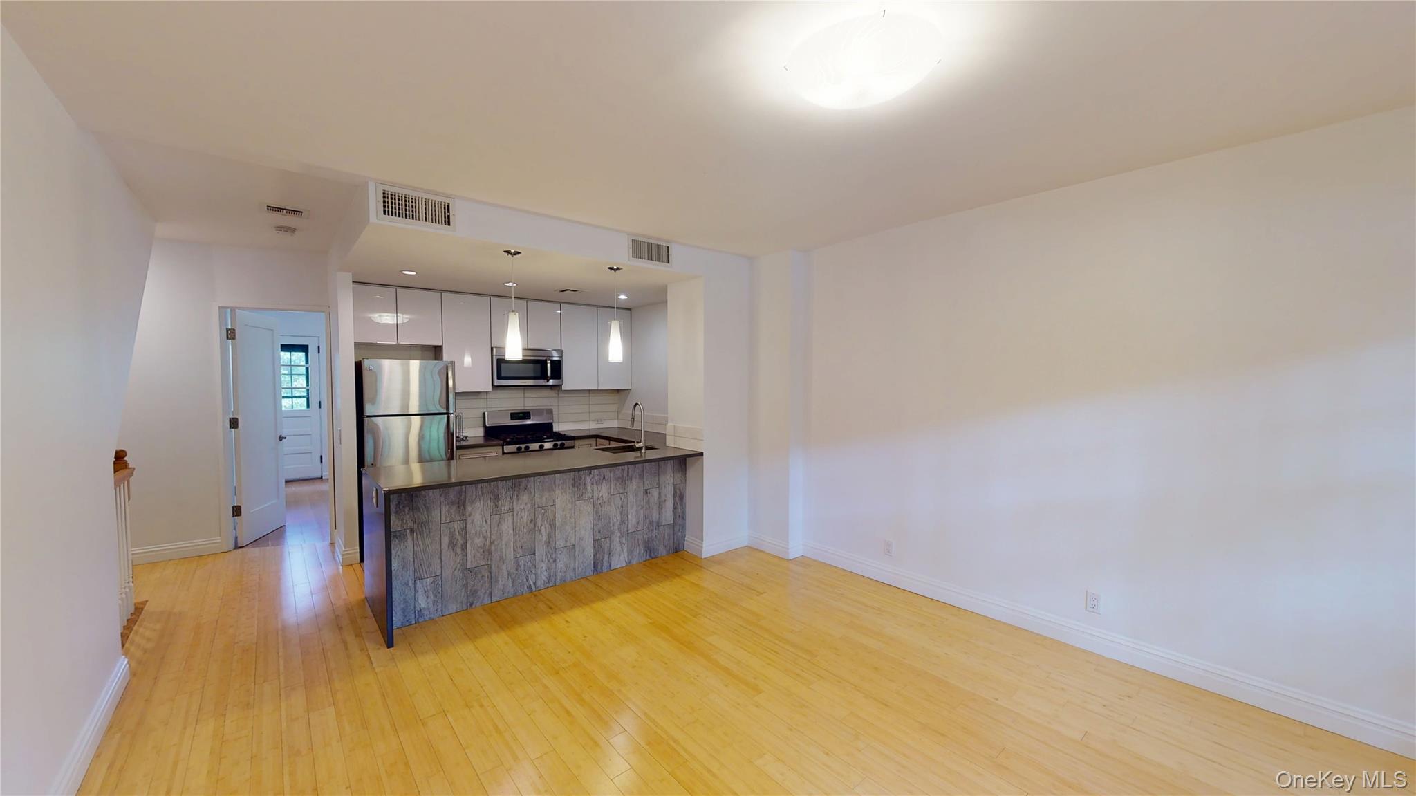 278 Burns Street, Unit 1 photo 4