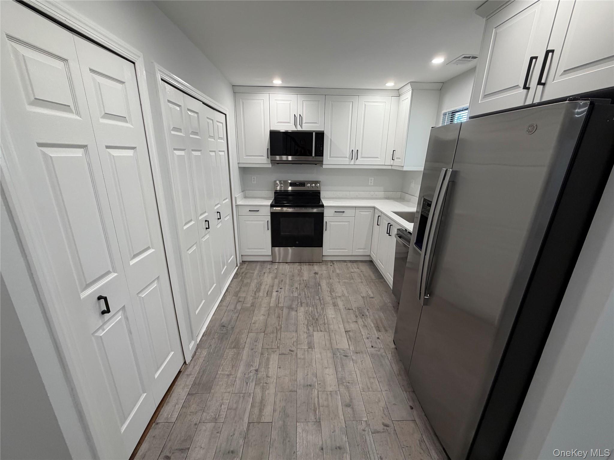 203 Springmeadow Drive, Unit B photo 4