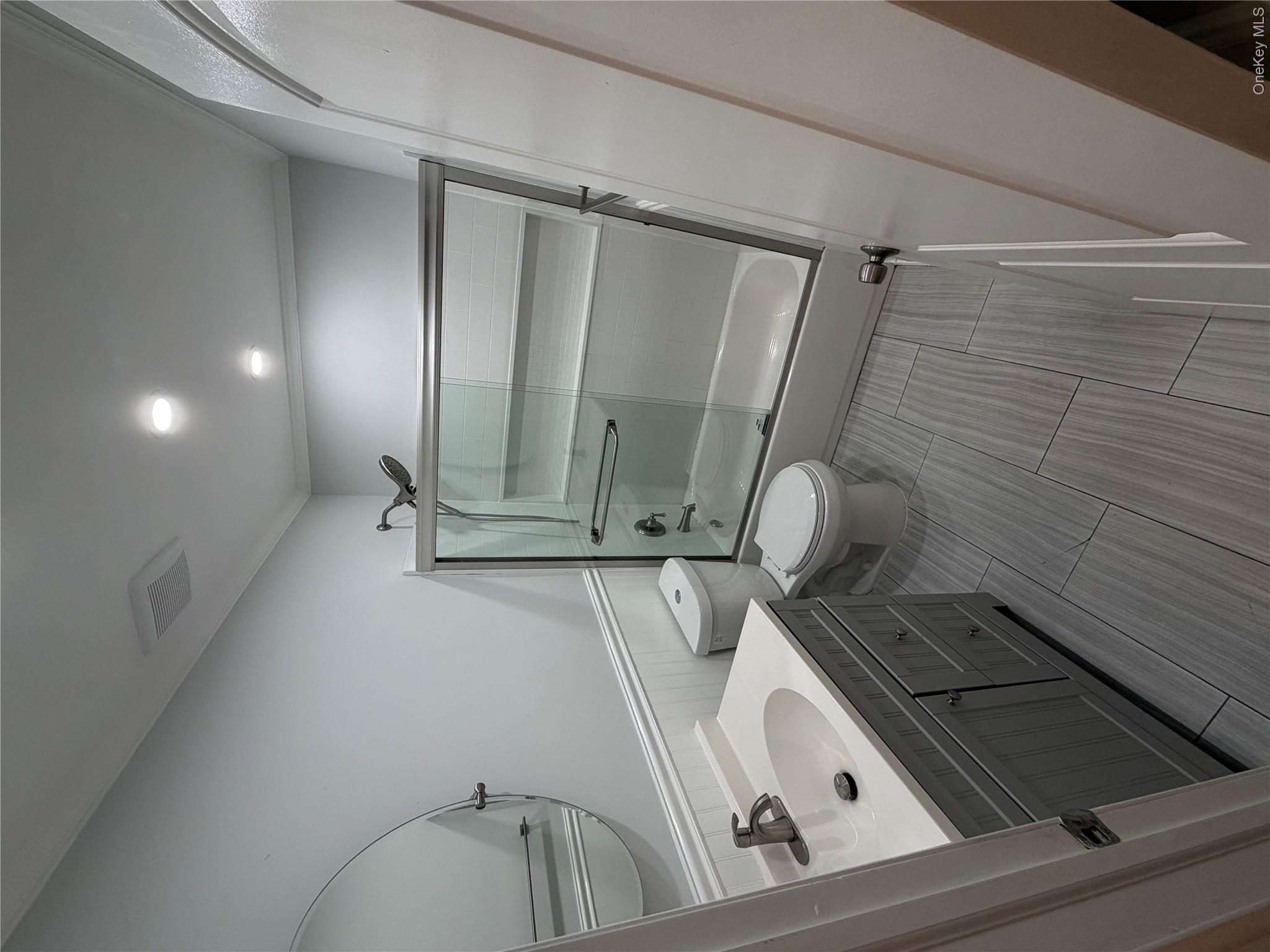 203 Springmeadow Drive, Unit B photo 8
