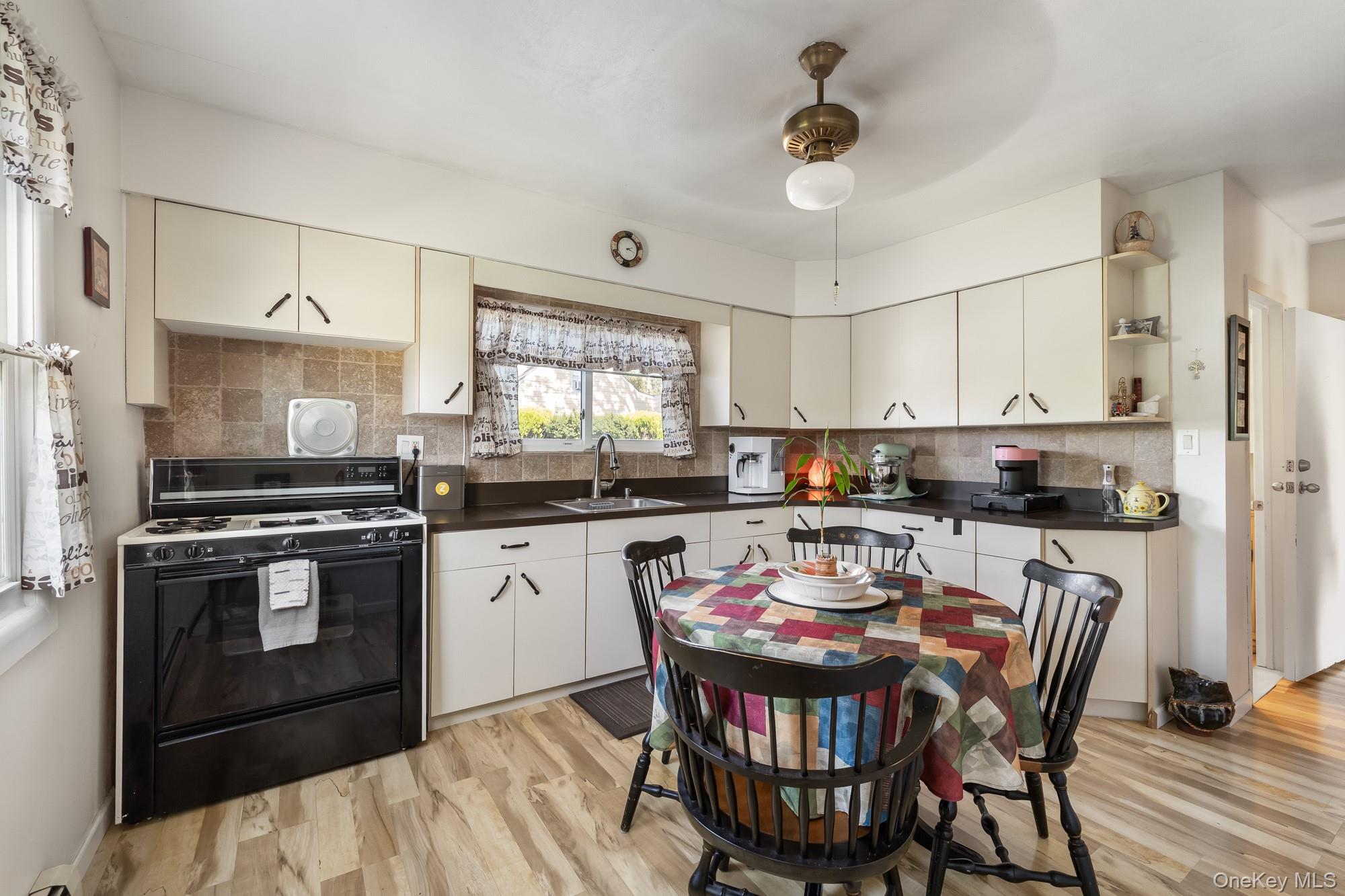 1647 Straight Path – For Sale photo 18