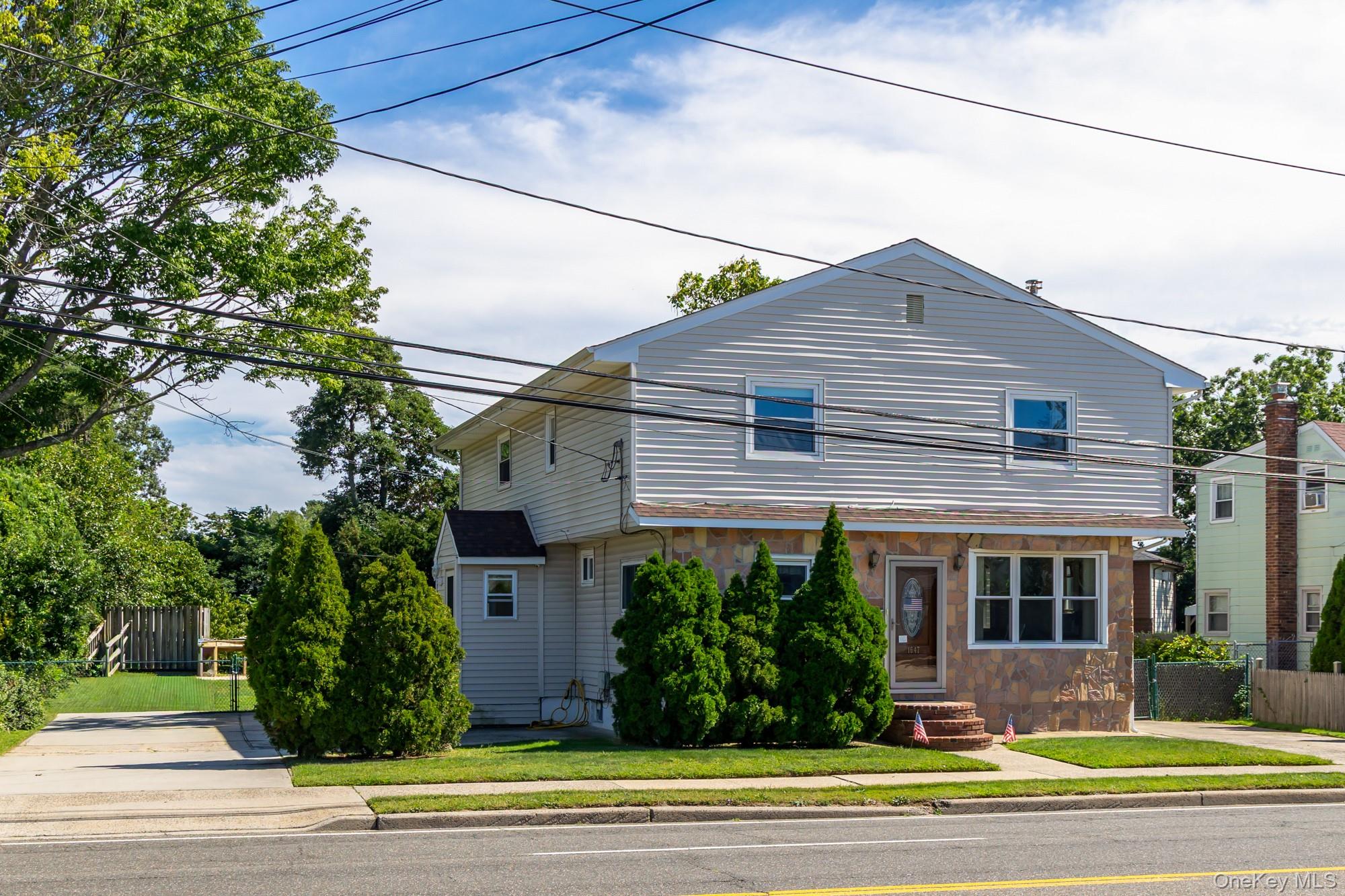 1647 Straight Path – For Sale