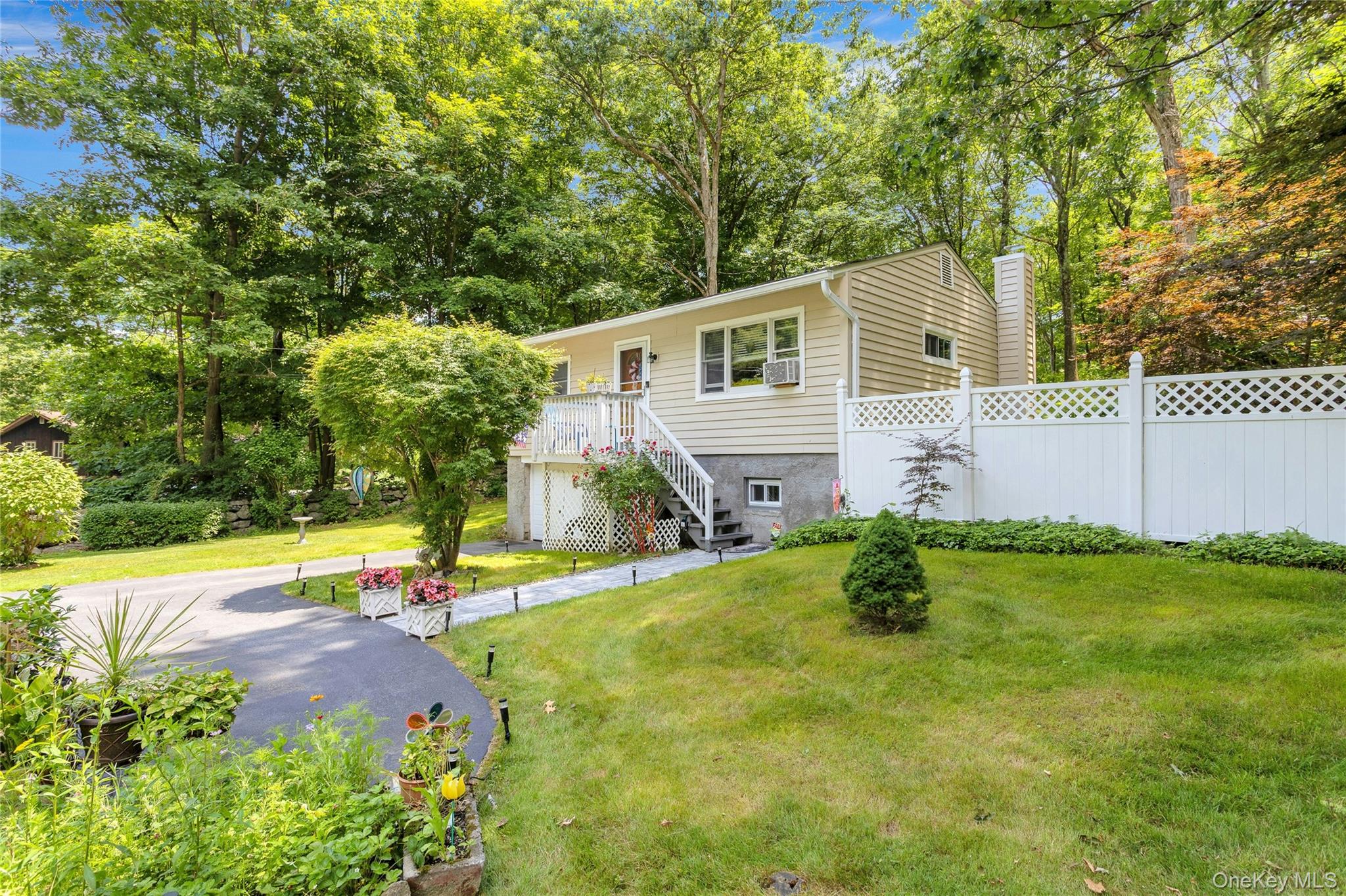 577 Wood Road – For Sale photo 3