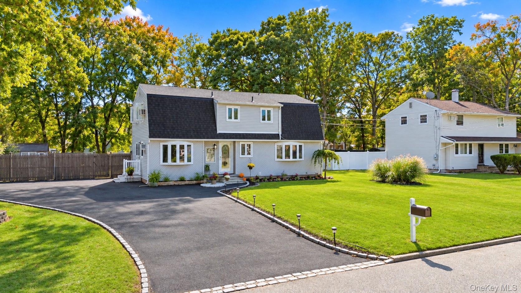 14 Hollingwood Drive – For Sale
