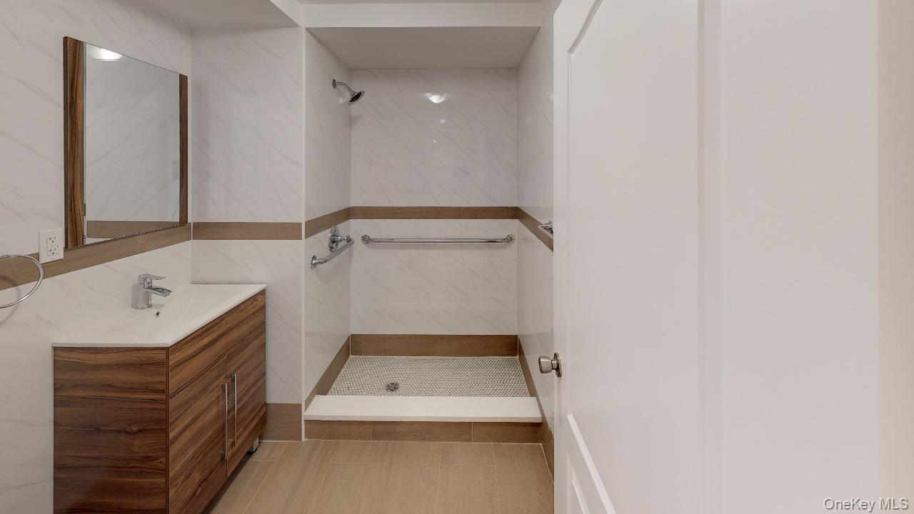 67-19 Austin Street, Unit 6A photo 15