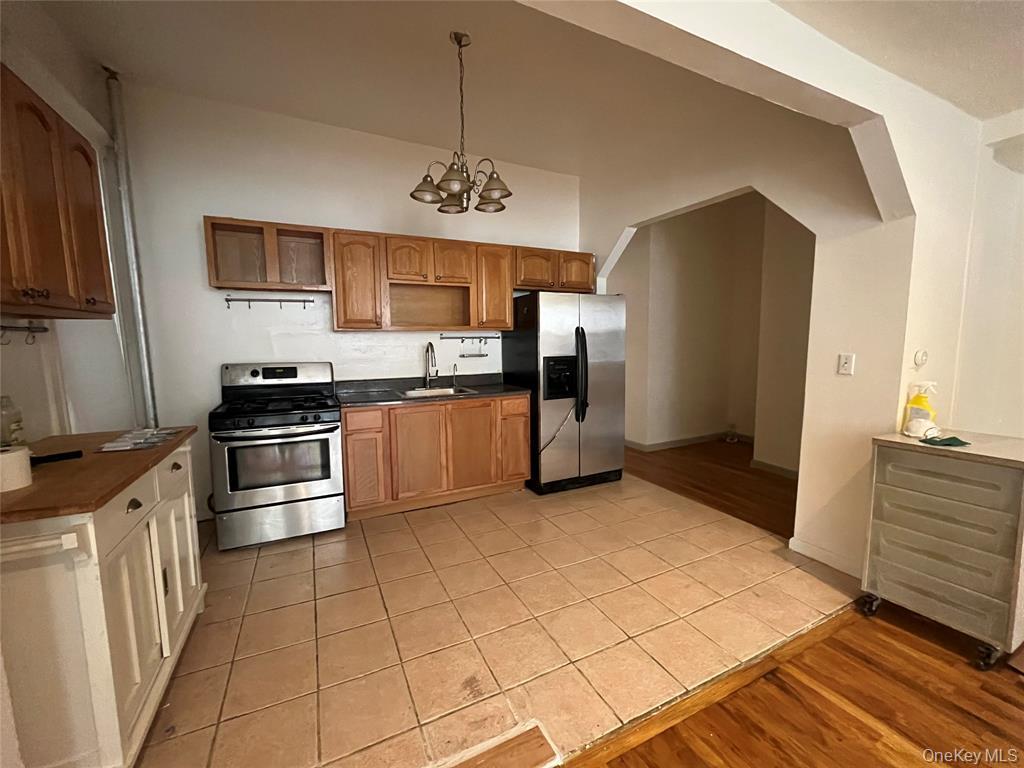 99-22 34th Ave – For Rent photo 3