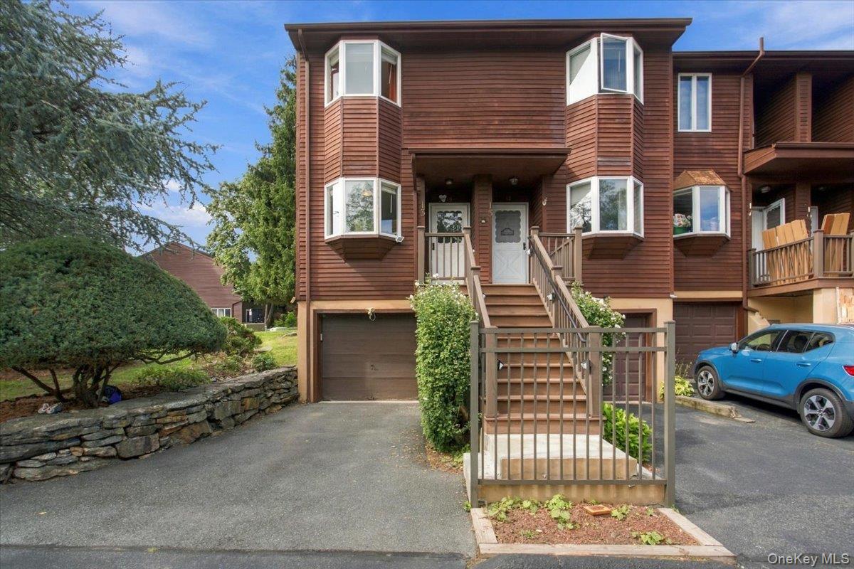 13 Knoll View – For Sale