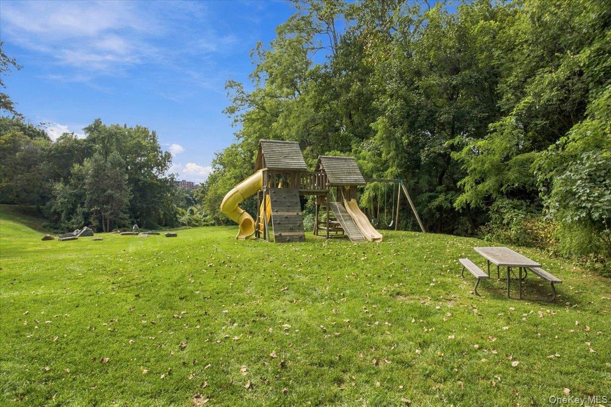 13 Knoll View – For Sale photo 20