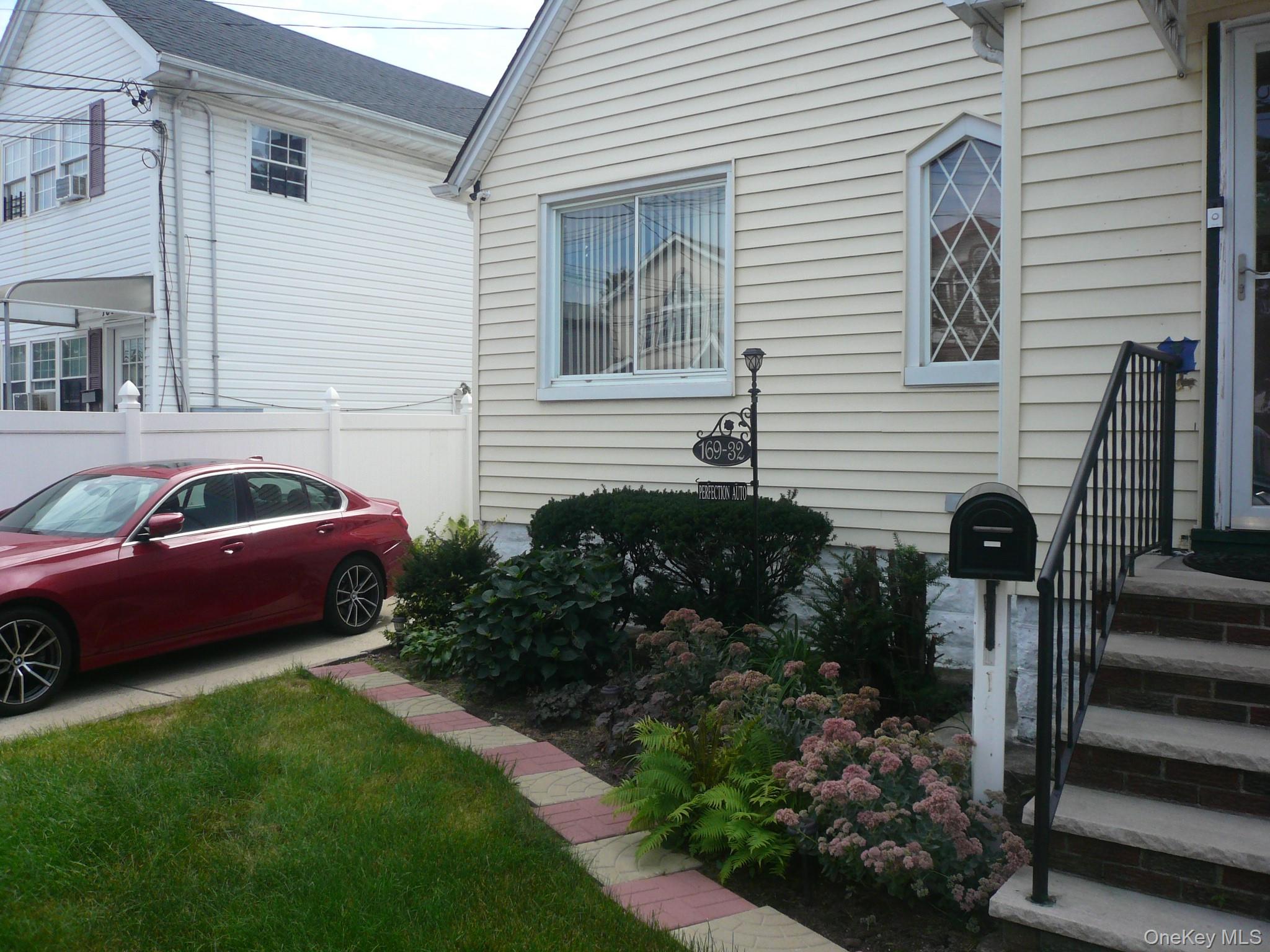 16932 144th Road, Unit 1 photo 2