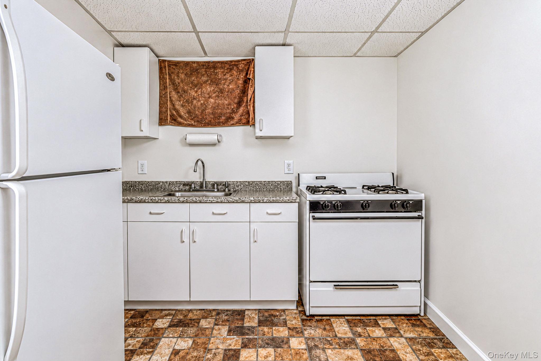 23 School Street – For Sale photo 33