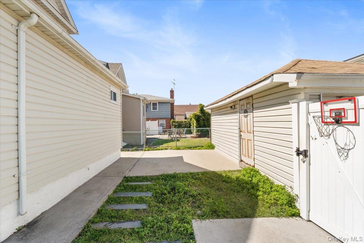 101-19 159th Avenue – For Sale photo 26