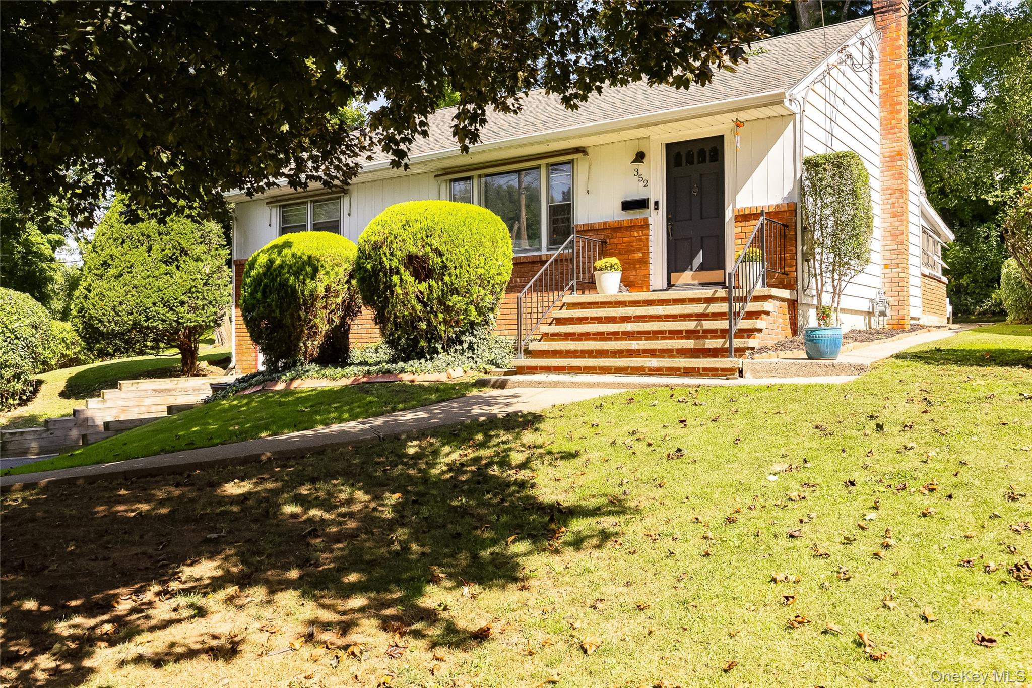 352 Clifton Avenue – For Sale photo 3