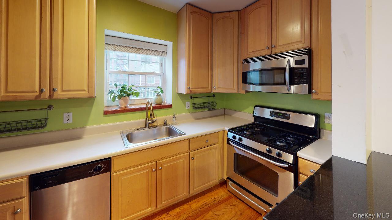 67-08 Exeter Street, Unit 2 photo 8