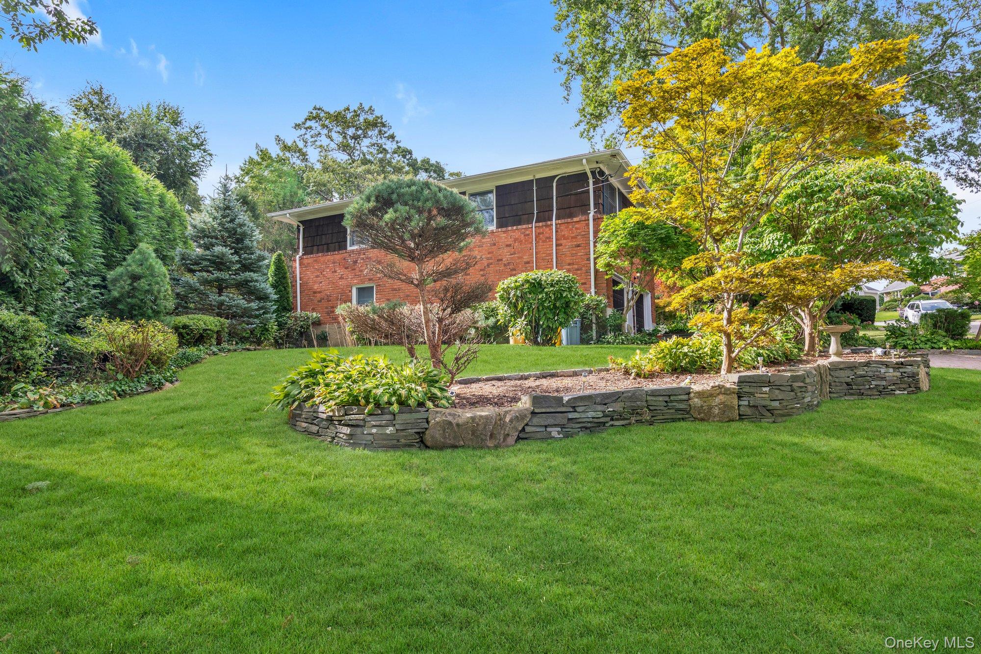 1 Francesca Drive – For Sale photo 5