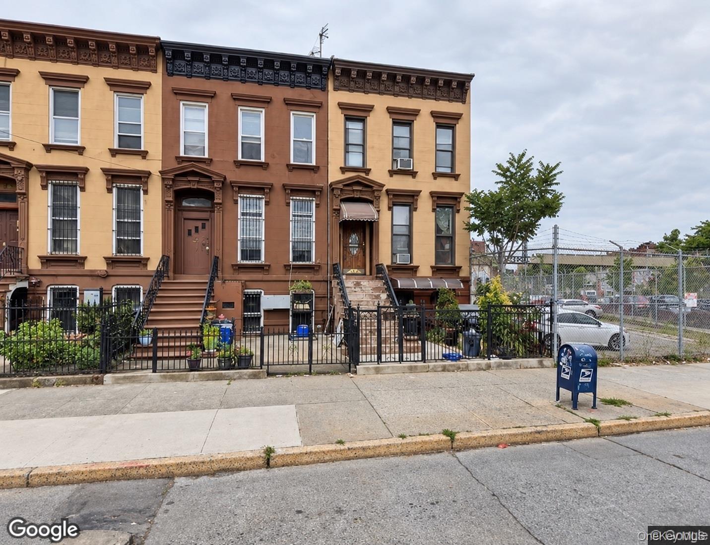 568 Franklin Avenue – For Sale