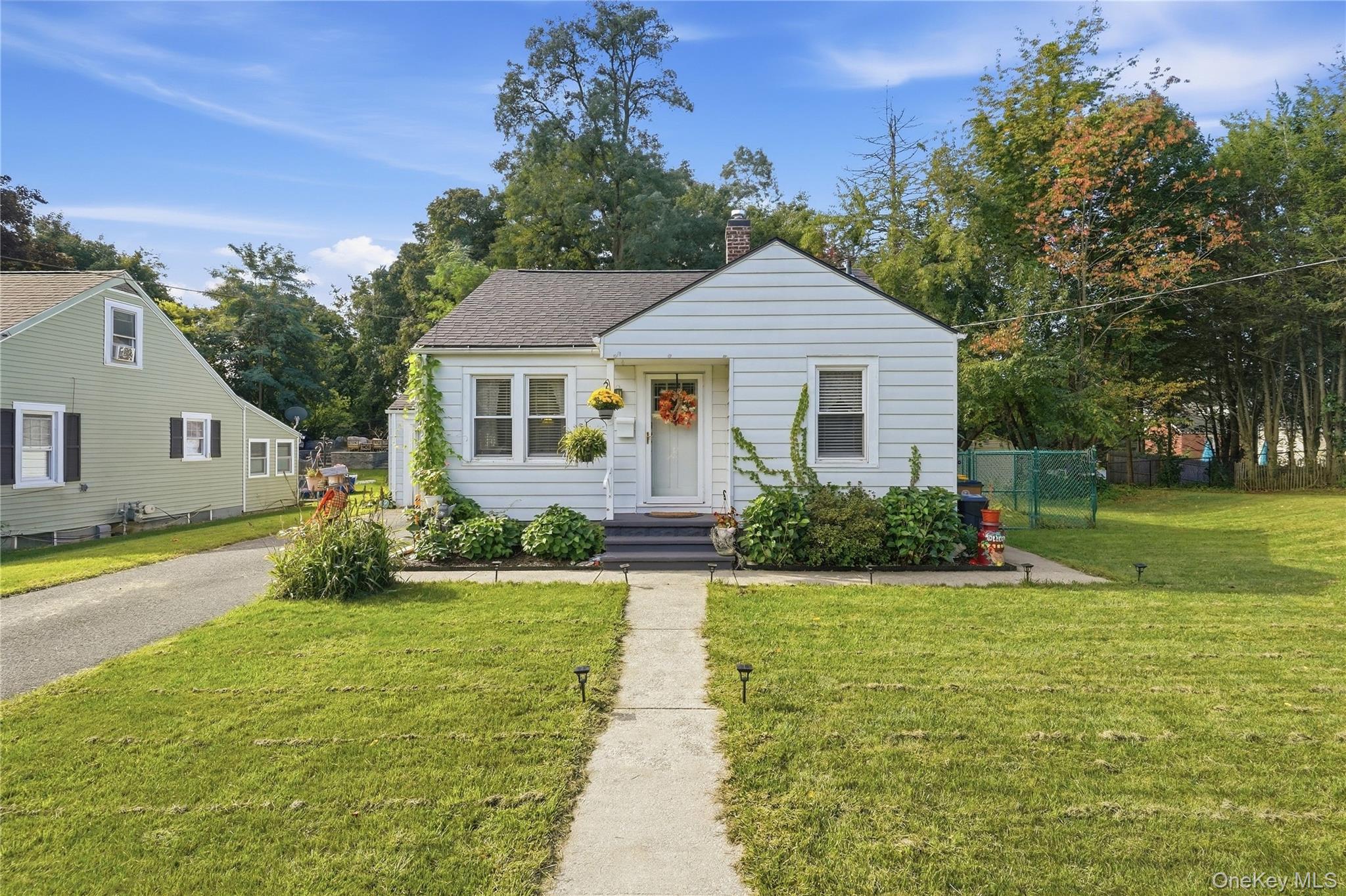25 Hayes Street – For Sale photo 2
