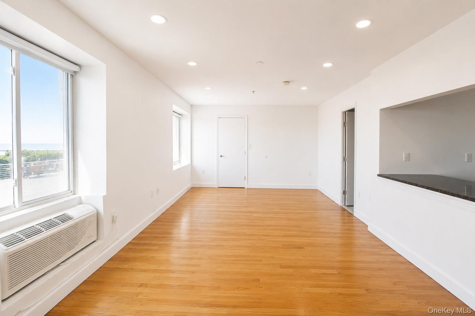 10 Franklin Boulevard, Unit 405 photo 12