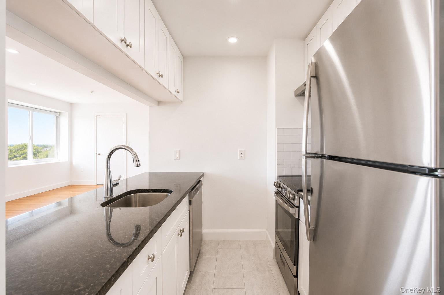 10 Franklin Boulevard, Unit 405 photo 16