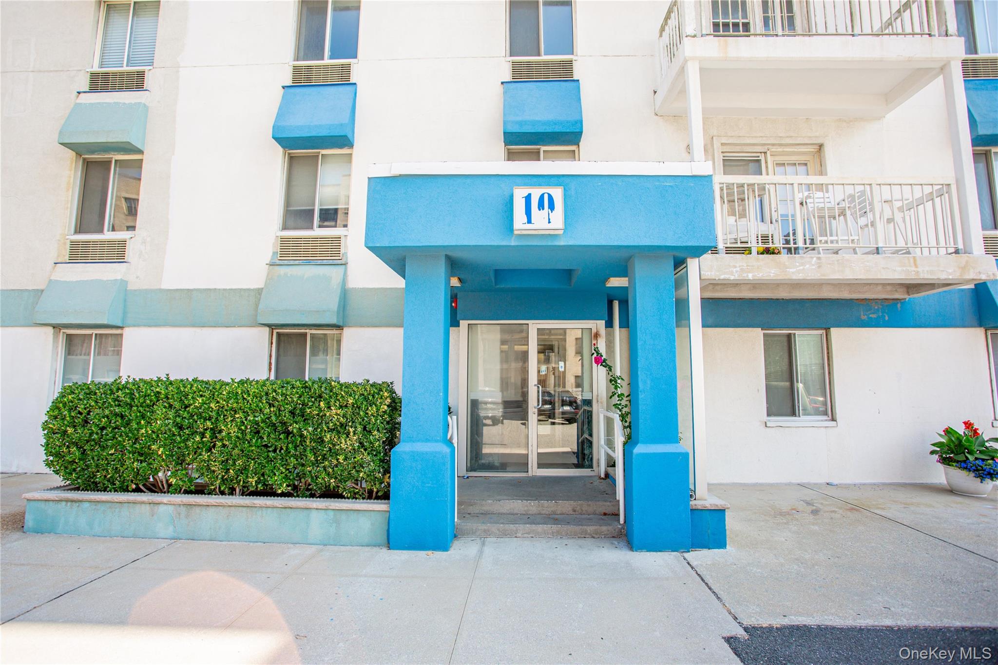 10 Franklin Boulevard, Unit 405 photo 4