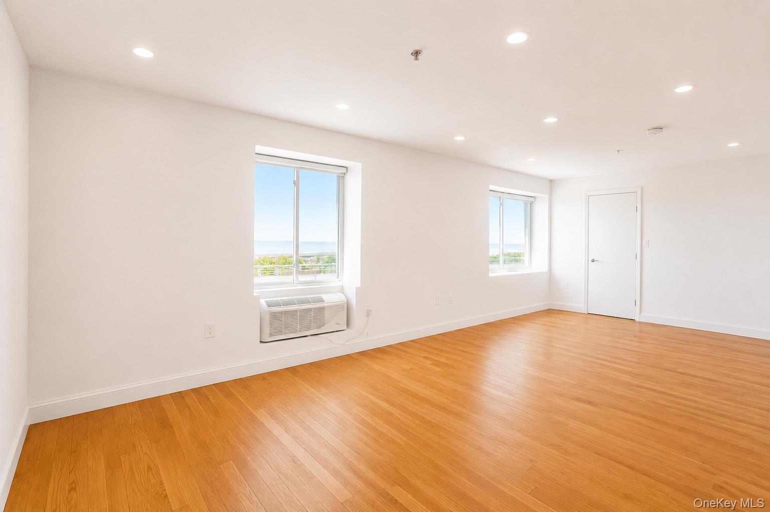 10 Franklin Boulevard, Unit 405 photo 14