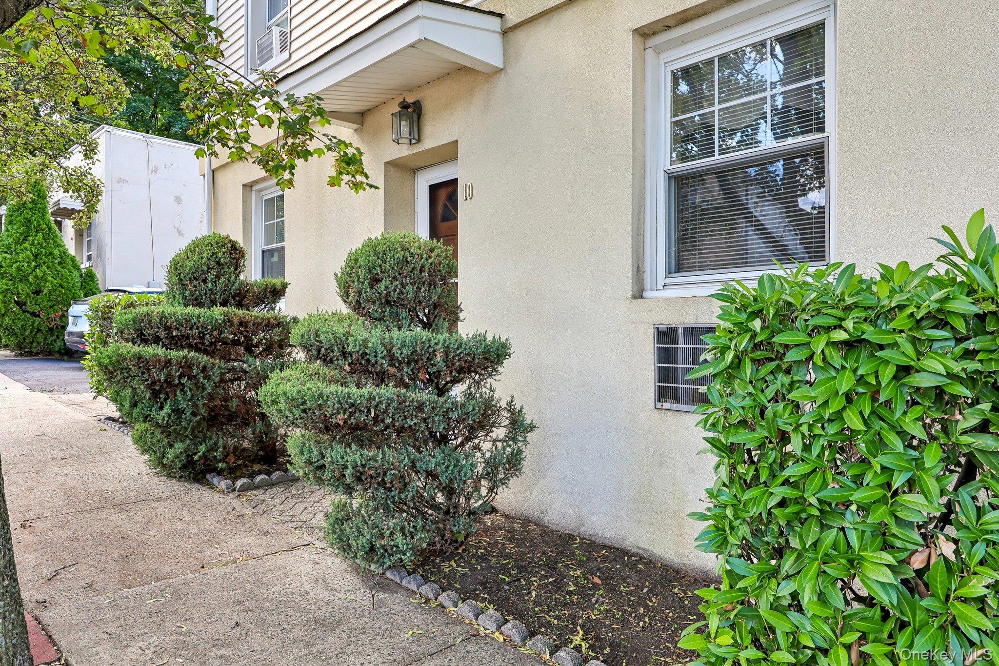 10 4th Street – For Sale photo 2