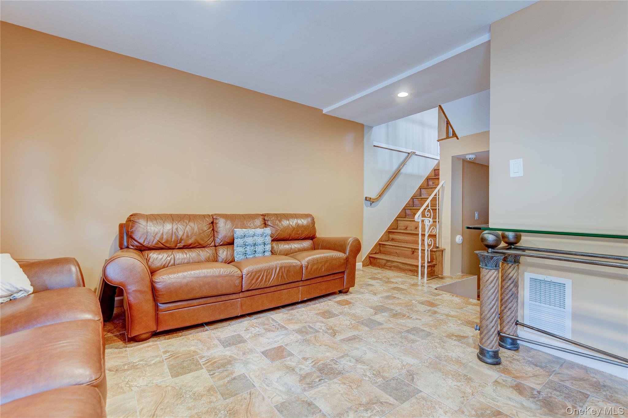 5703 Cloverdale Boulevard – For Sale photo 14