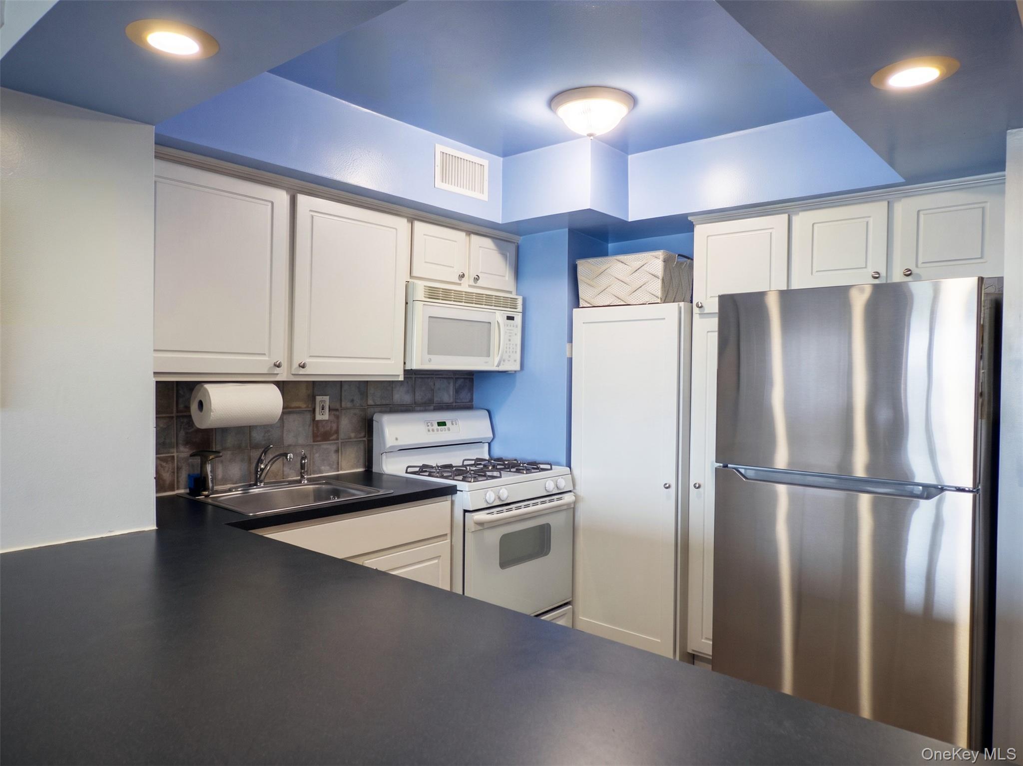 5900 Arlington Avenue, Unit 22N photo 5