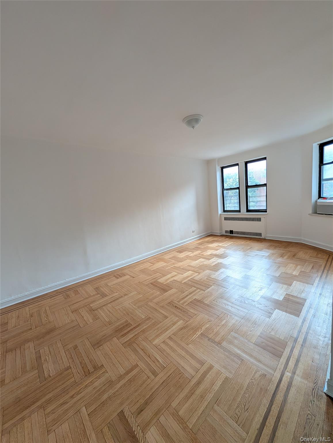 80-09 35th Avenue, Unit C17 photo 4