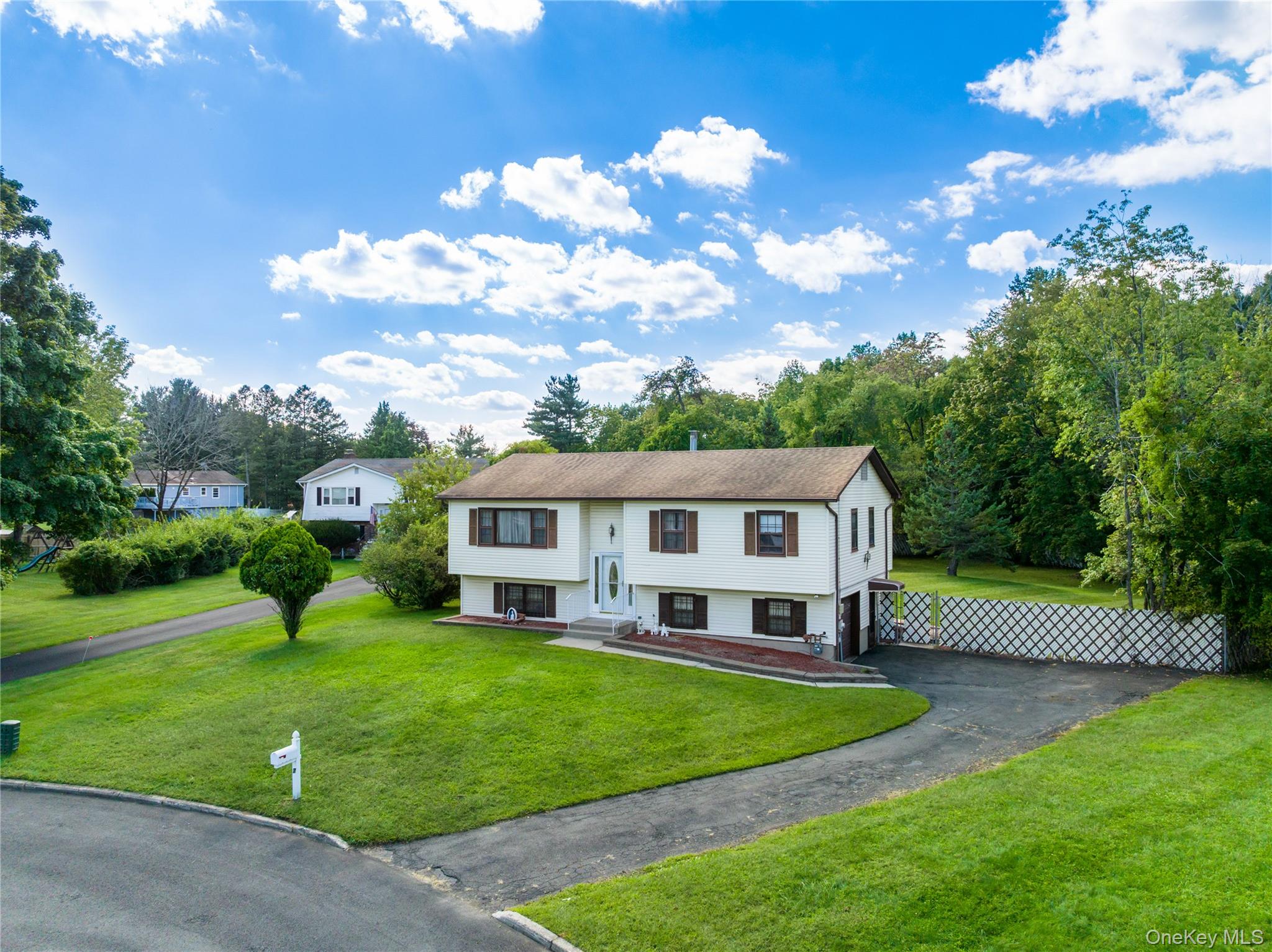 7 Roxbury Court – For Sale