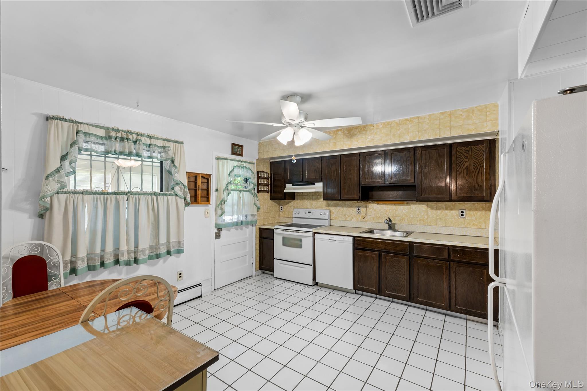 7 Roxbury Court – For Sale photo 5