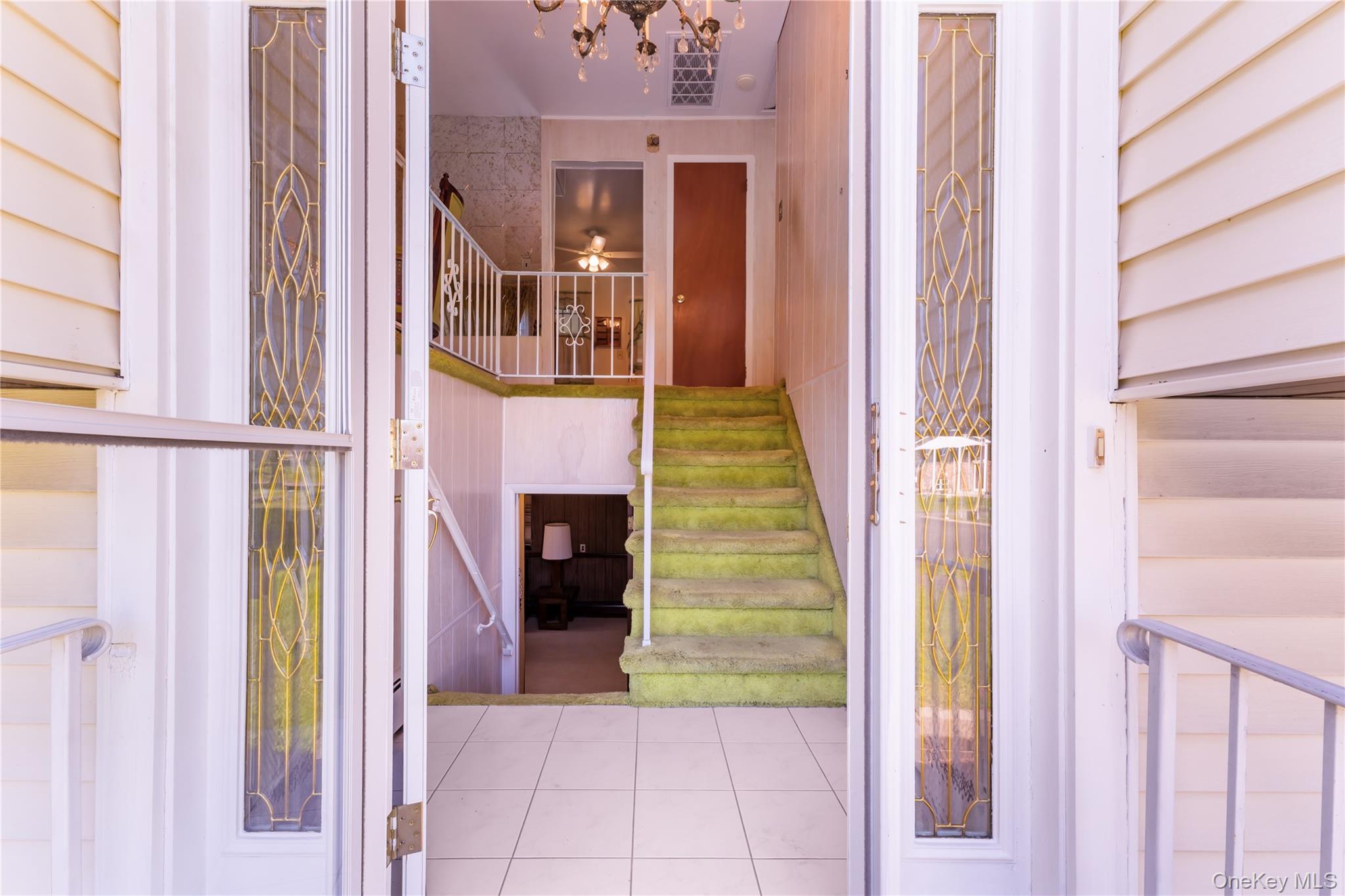 7 Roxbury Court – For Sale photo 2