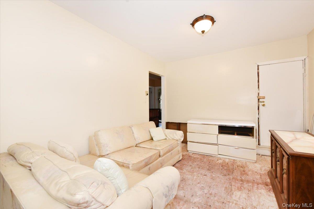 403 Oak Street – For Sale photo 7
